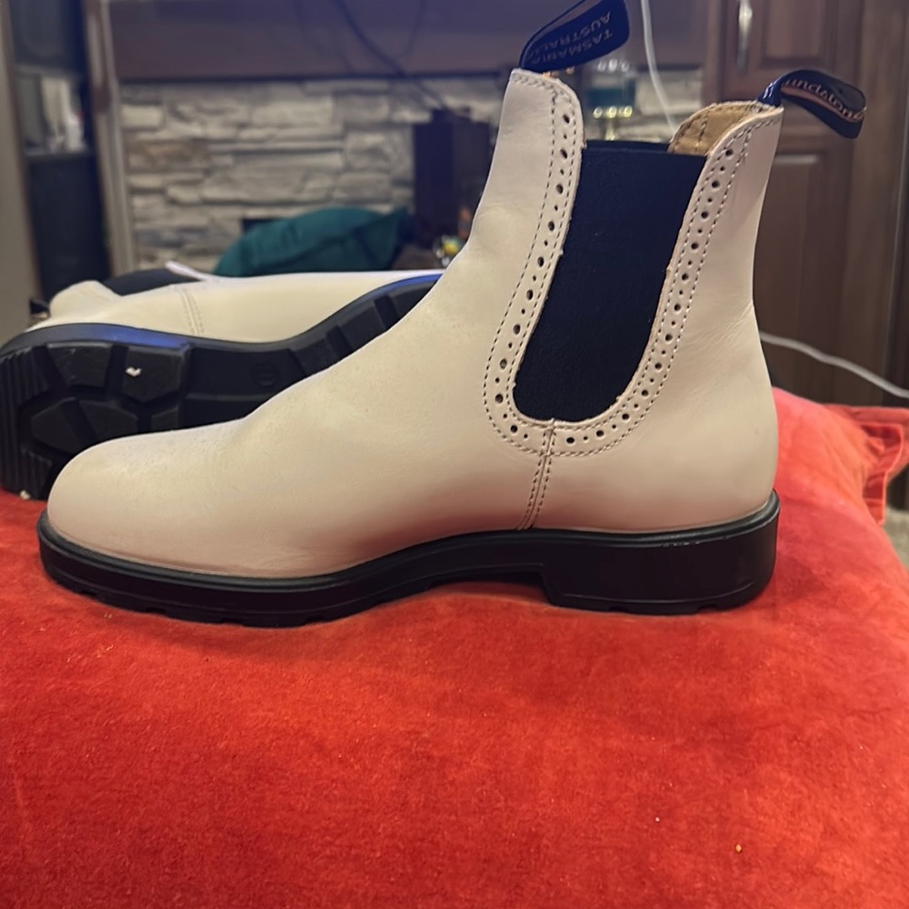 Blundstone size 11 cream white worn 1x